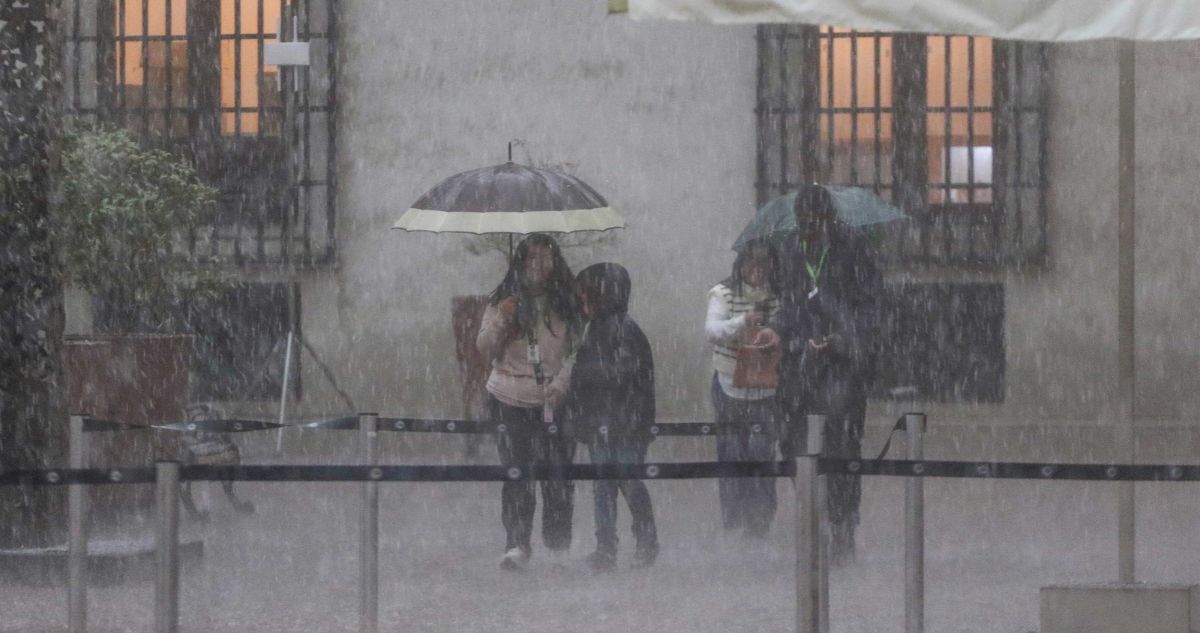 Senapred declara Alerta Amarilla en la RM por posible tormenta eléctrica y granizos