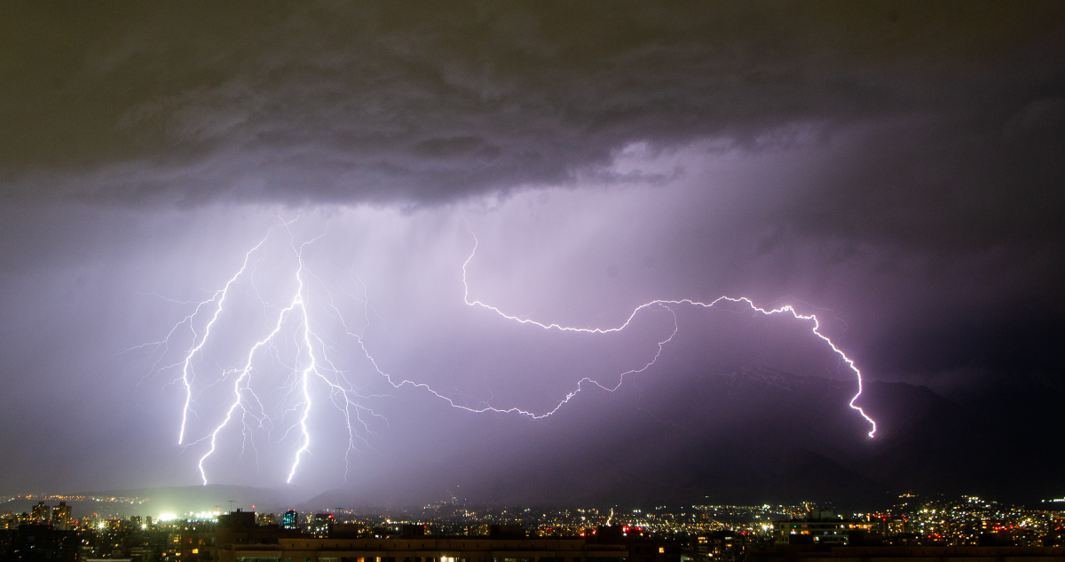 https://media.biobiochile.cl/wp-content/uploads/2026/10/sigue-alerta-roja-para-la-precordillera-de-la-rm-ante-pronostico-de-tormentas-y-riesgo-de-aluviones.png