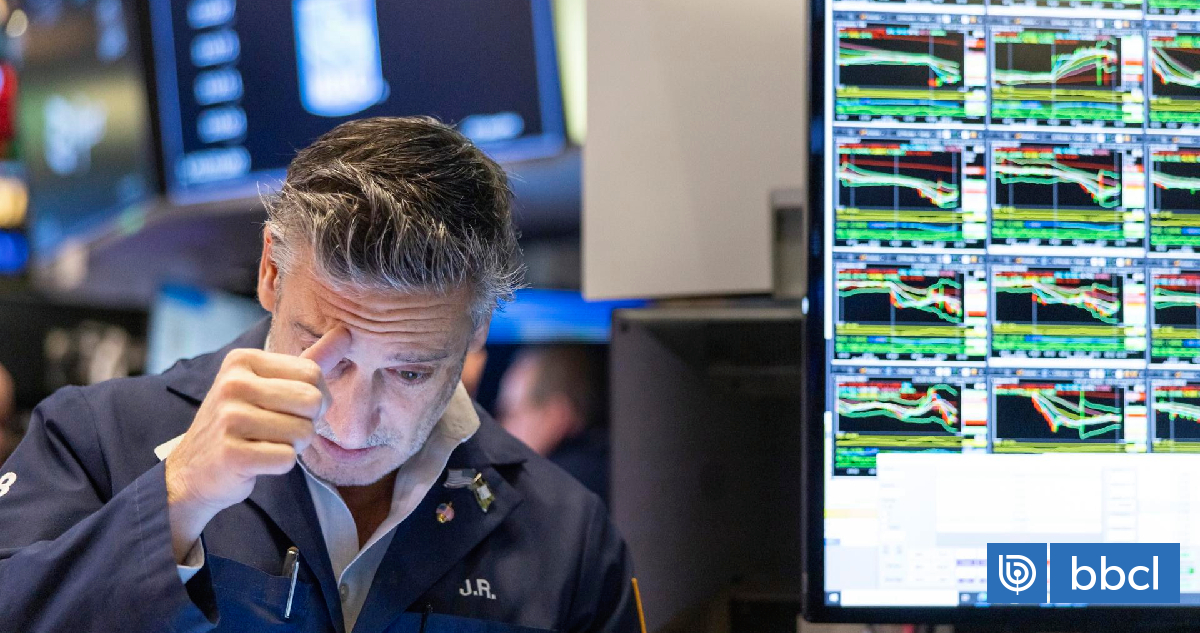 Wall Street opera en rojo mientras los bonos del Tesoro se mantienen en niveles no vistos desde 2002