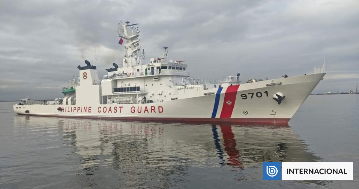 Guardia Costera de Filipinas despliega su mayor buque y una aeronave para expulsar a barco chino