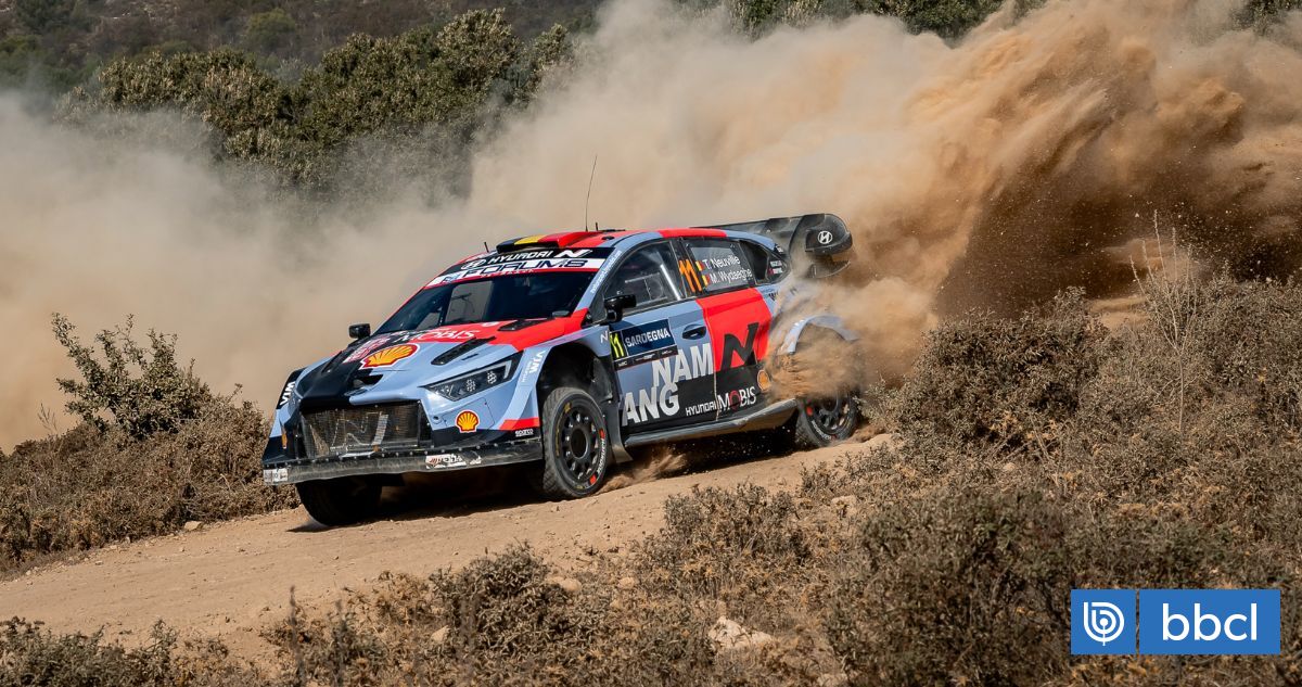 Neuville asalta el liderato en WRC de Cerdeña: Evans resiste presión de Solberg y Pajari por el título