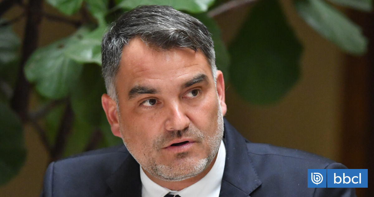 Macaya abre la puerta a reponer 