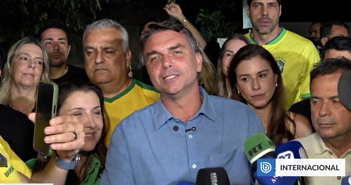 Flávio Bolsonaro tras liderar primera vuelta presidencial: "Estoy preocupado con el futuro de Brasil"