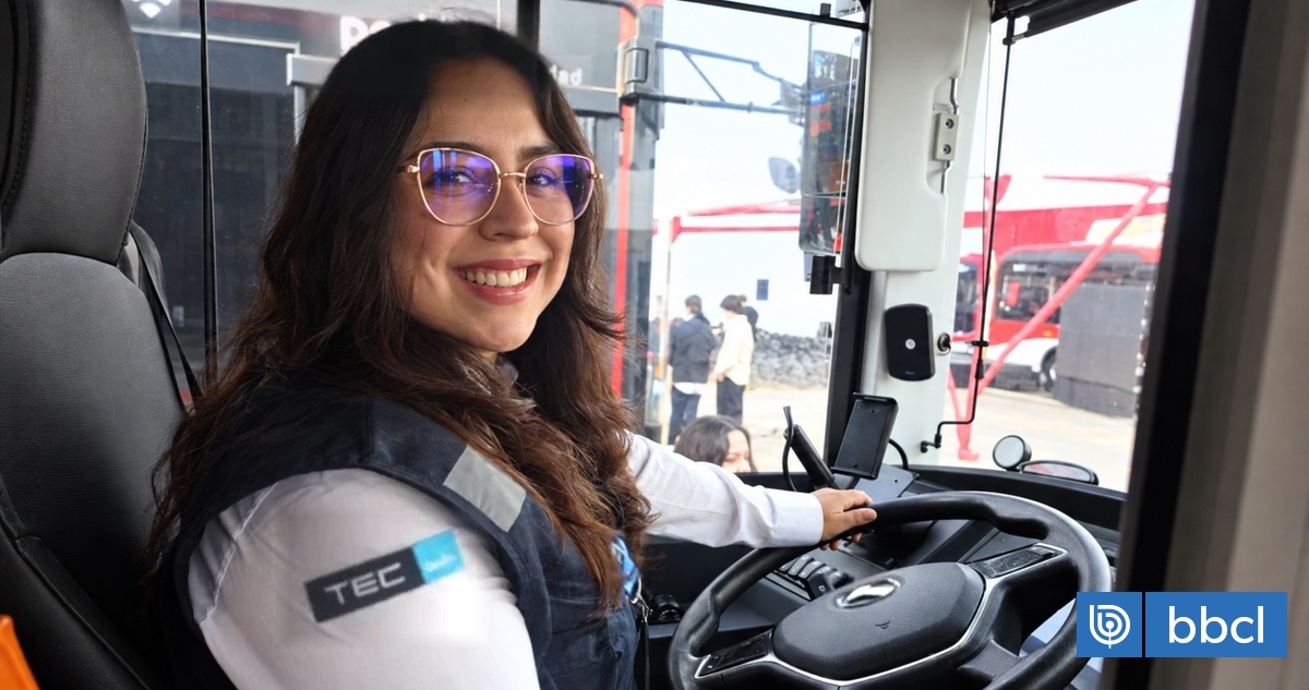 Mujeres al volante: el rol clave que cumplen en la nueva flota de buses 100% eléctrica del país