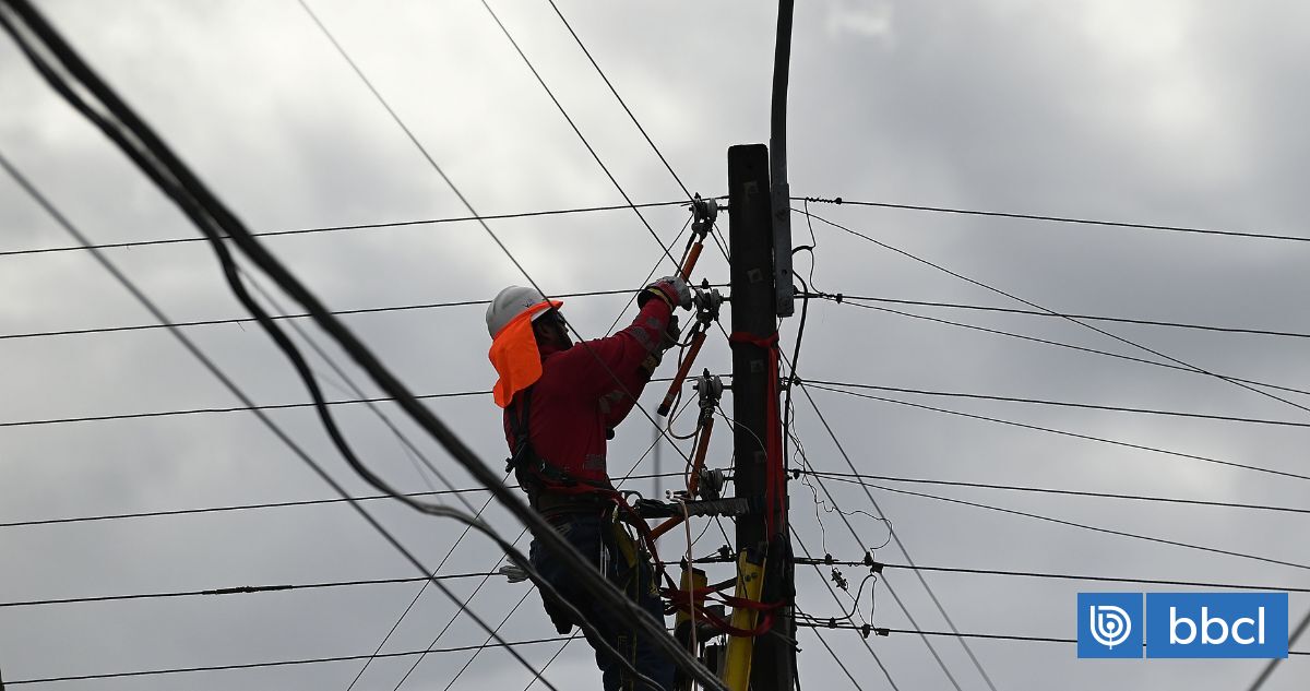 Casi 10 mil clientes sufren cortes de luz por lluvias en la RM: la mayoría son de Padre Hurtado