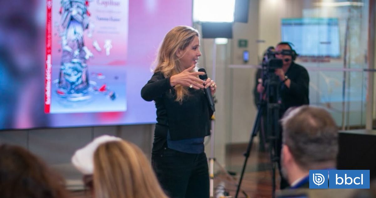 La faceta desconocida de Vanessa Kaiser: poesía, Violeta Parra y un poema a Carabineros