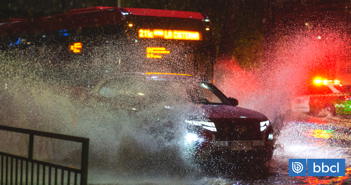 Declaran Alerta Amarilla para la Región Metropolitana por intensa lluvia y activación de quebradas