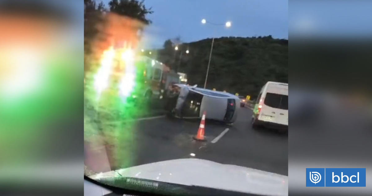 Volcamiento de vehículo en Ruta Las Palmas provoca congestión vehicular en Viña del Mar