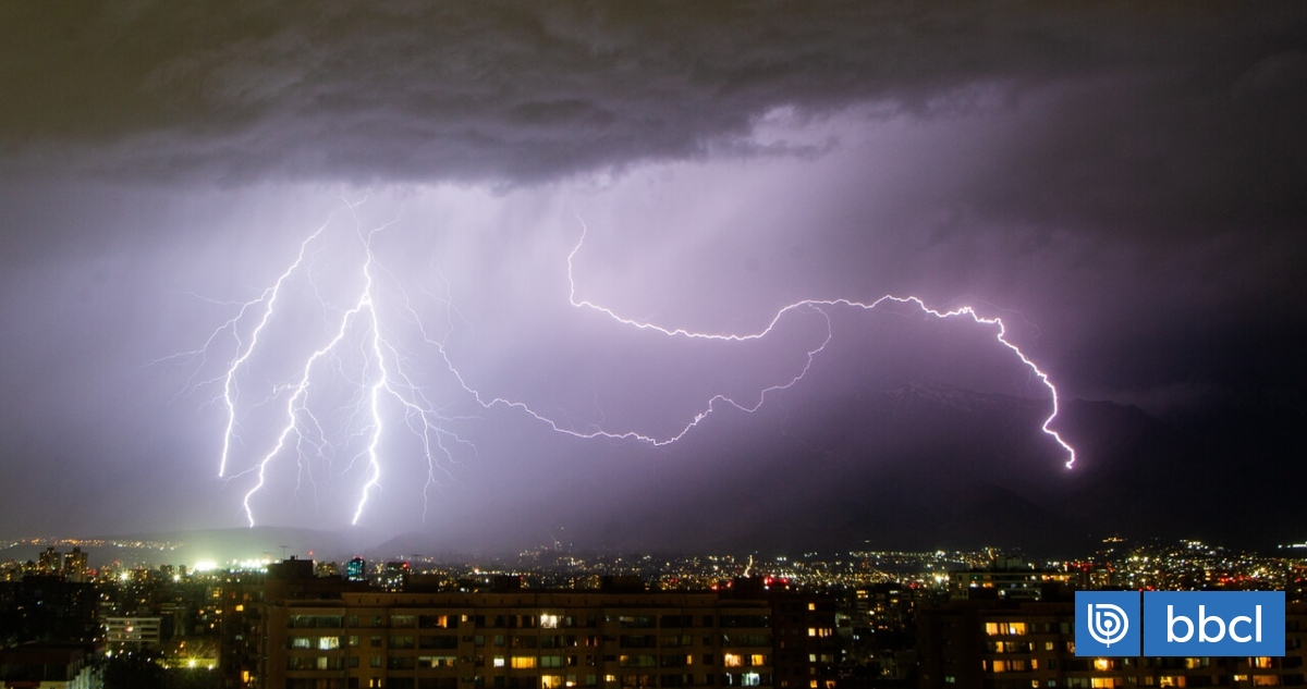 Pronostican posibles tormentas eléctricas tras históricas lluvias en la Región Metropolitana