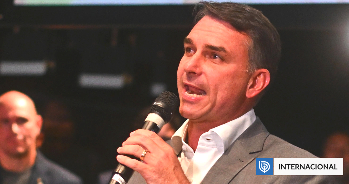 Flávio Bolsonaro promete reformar el Poder Judicial y gobernar "al lado de" su padre si vence a Lula