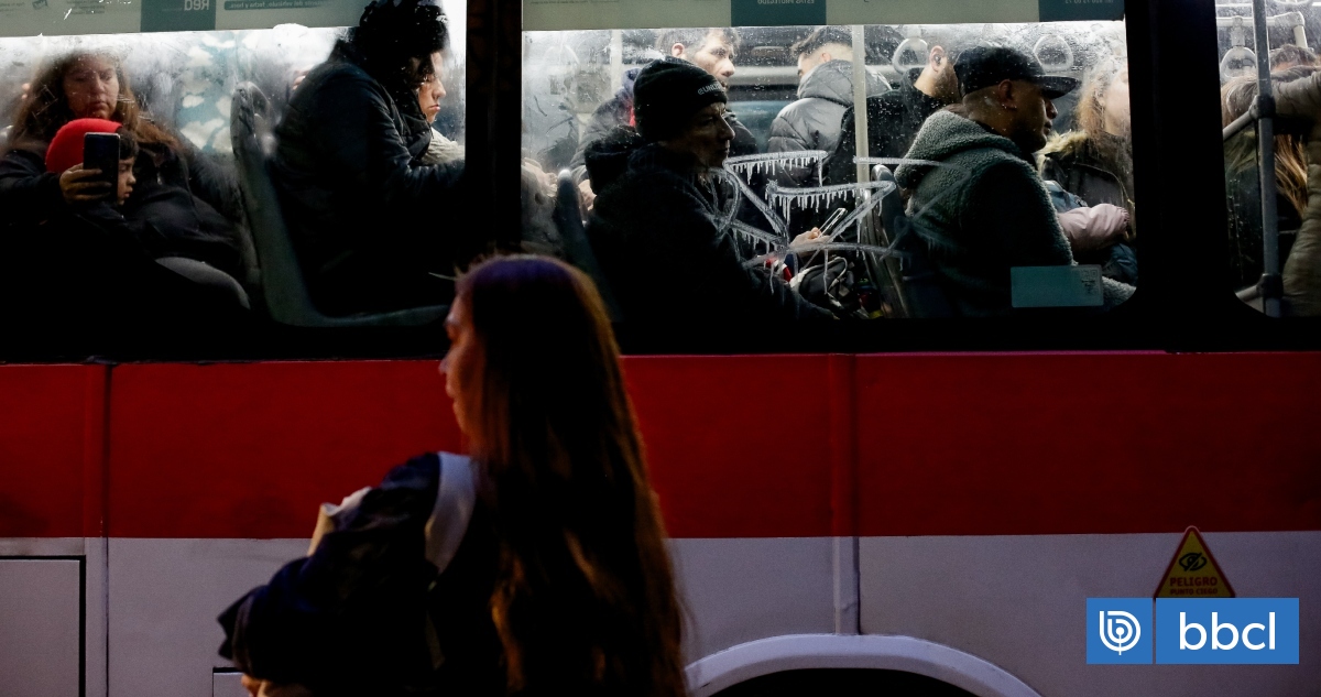 Revisa los desvíos de recorridos de buses RED tras aluvión en Las Condes