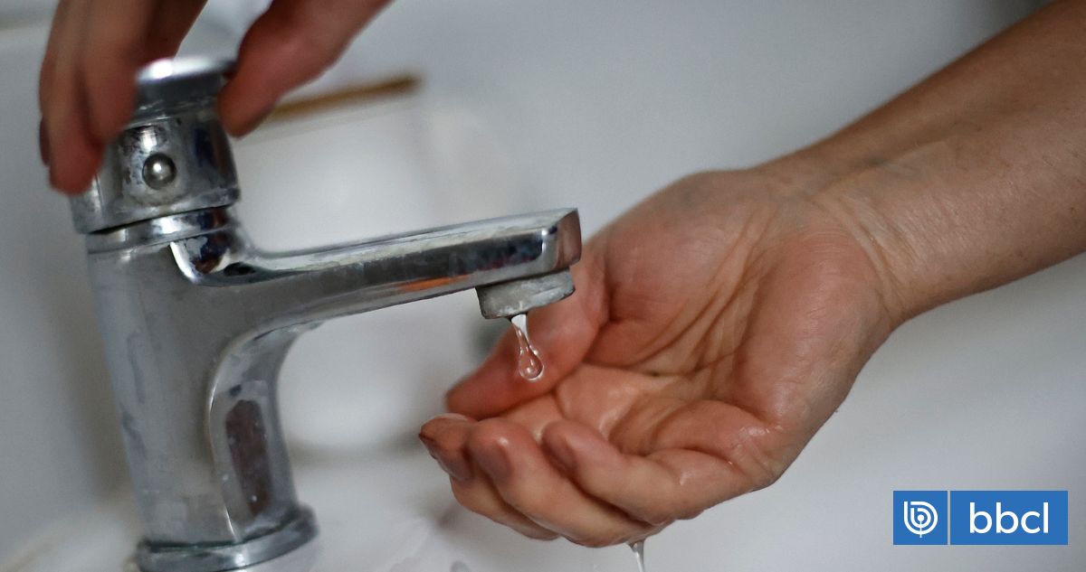 Minsal advierte por calidad del agua tras aluvión en Las Condes y llama a tomar precauciones