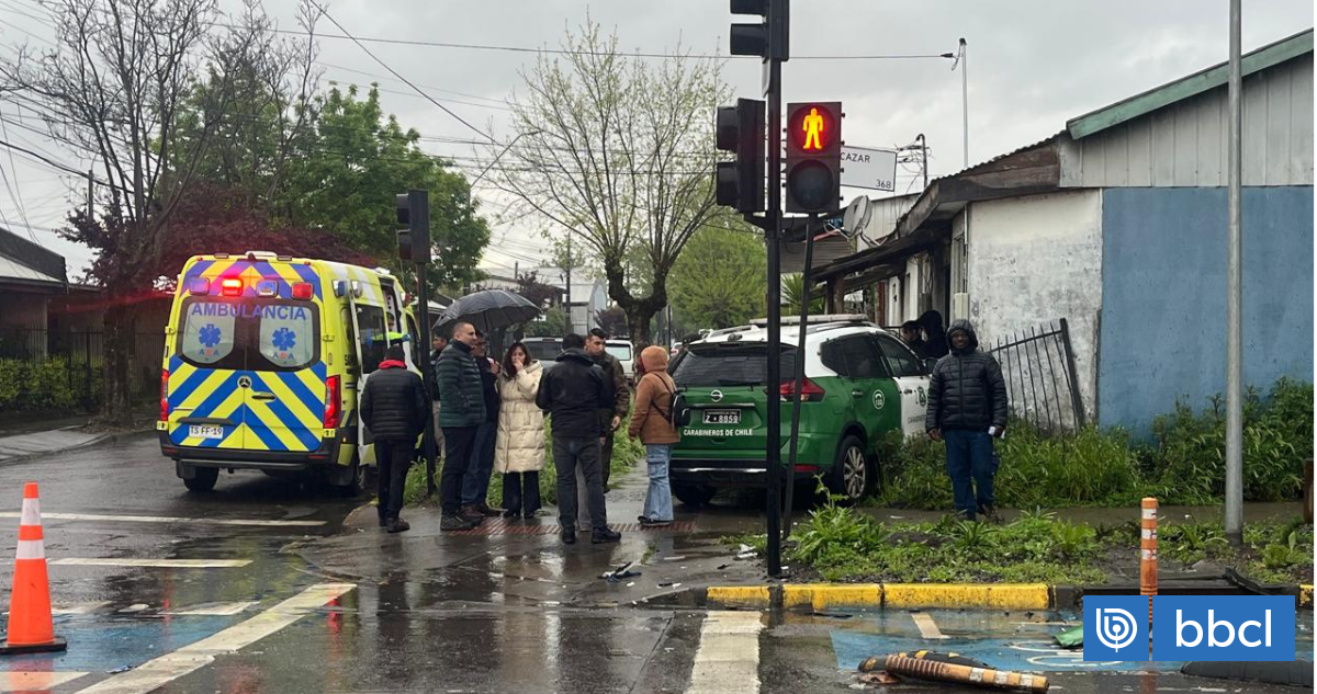 Dos civiles y una carabinera lesionados tras colisión entre auto y vehículo policial en Los Ángeles