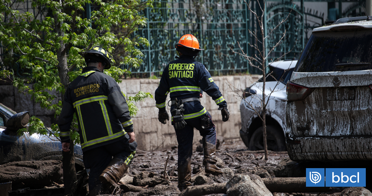 Más de 2000 viviendas afectadas y seis lesionados es el balance por el aluvión en Las Condes