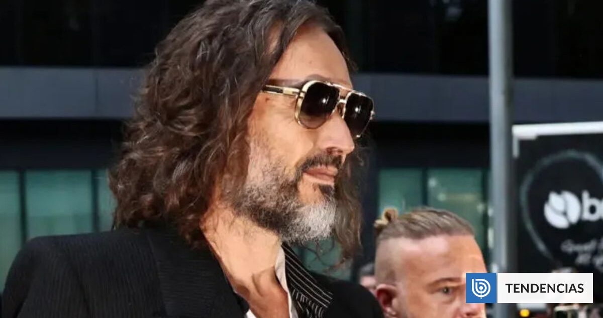 Russell Brand es calificado como un "depredador sexual implacable" en inicio del juicio por violación