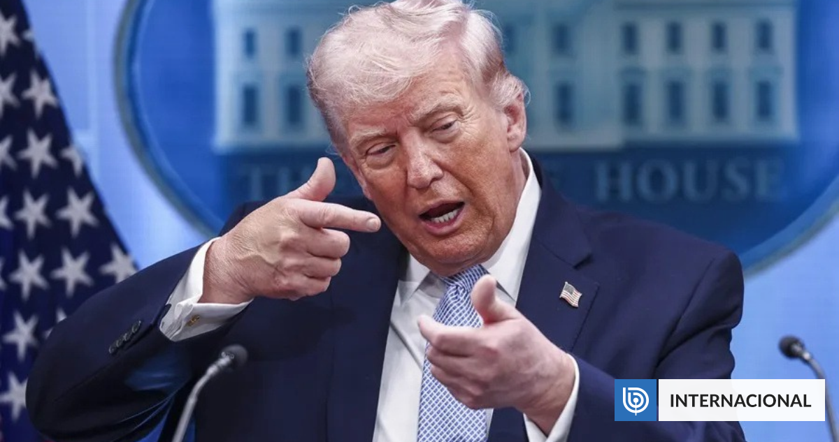 En plena pugna con prensa, Trump dice que "se debería disparar" a filtradores de información secreta