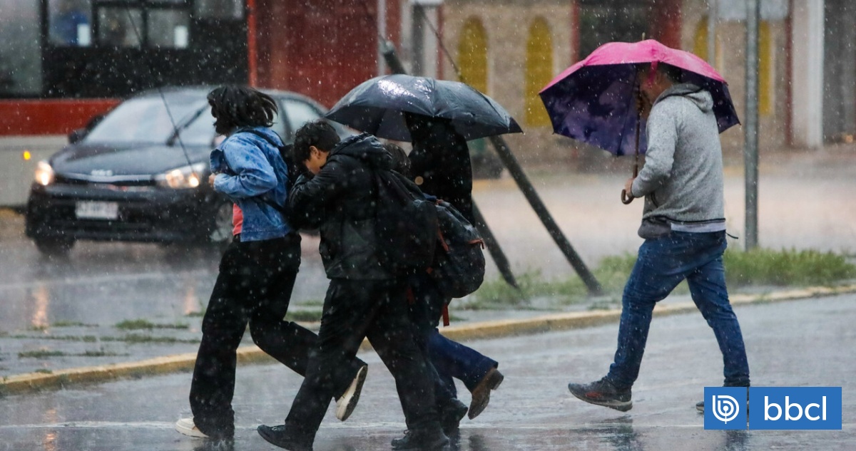 Santiago vive el octubre más lluvioso de su historia y anuncian más precipitaciones sobre lo normal