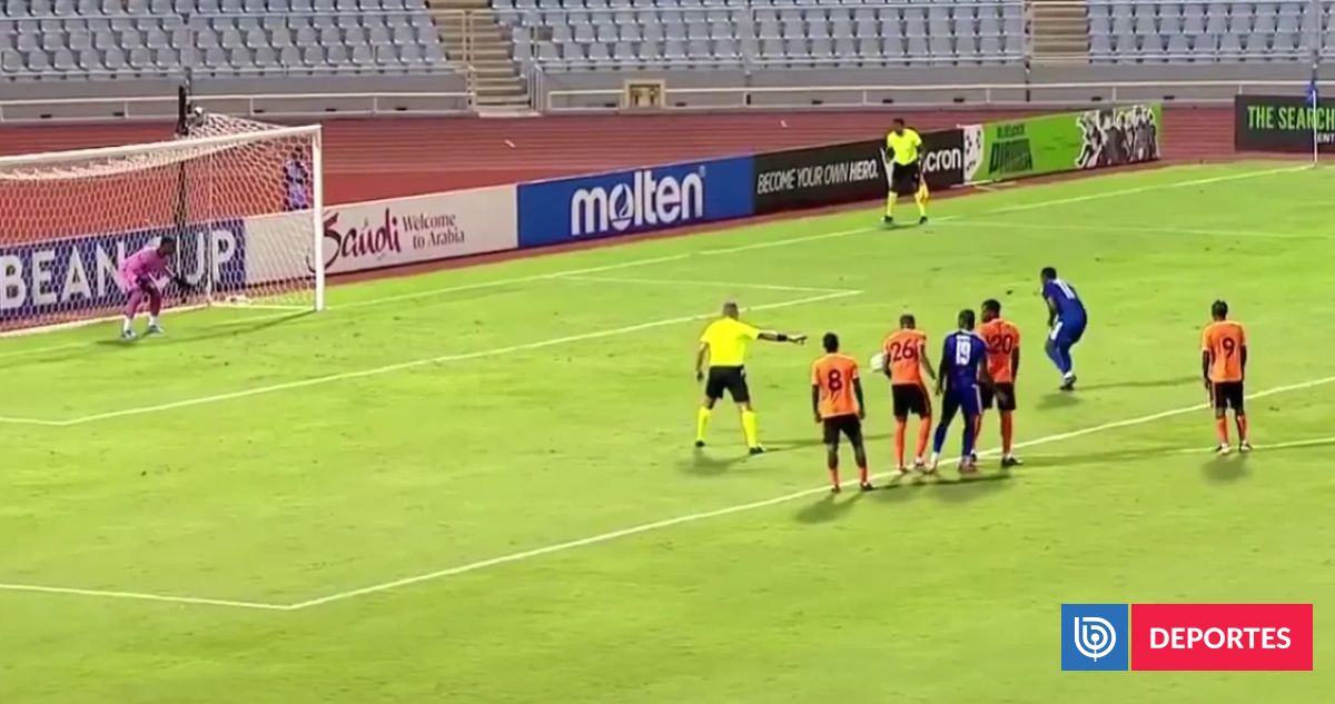 Tardó una eternidad y falló: el insólito penal que desesperó a relator en Copa Caribeña de Concacaf