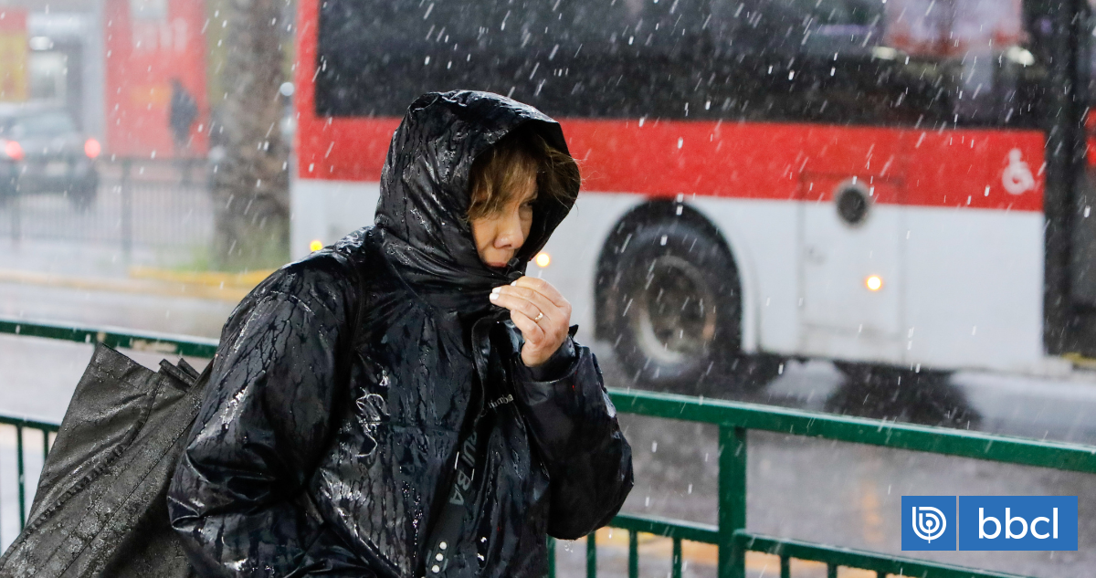 Sí, vuelven las lluvias a Santiago y la zona central la próxima semana: vendrían con viento y truenos
