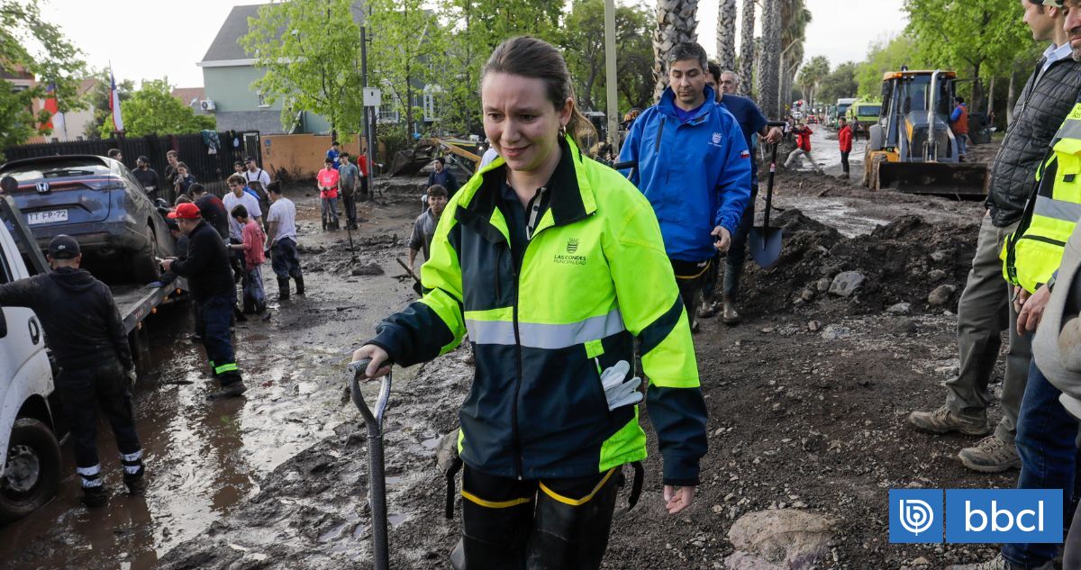"Necesitamos salvar vidas": San Martín llama a evacuar sector afectado por aluvión en Las Condes