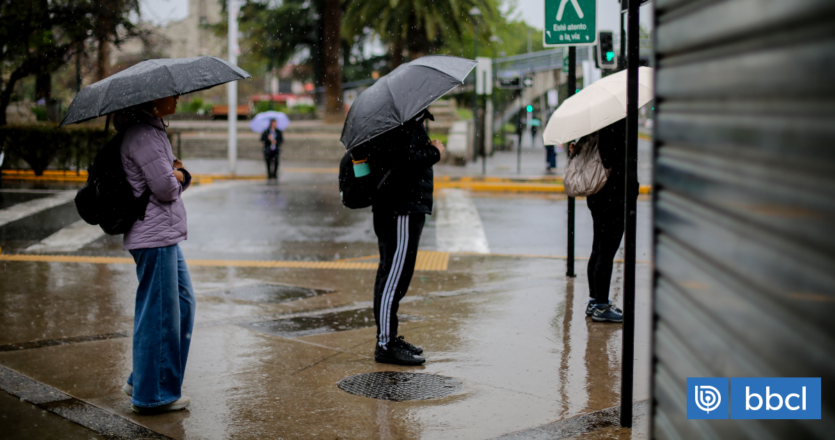 Orrego llama a no relajarse ante intensas lluvias: en Puente Alto han evacuado a 172 familias
