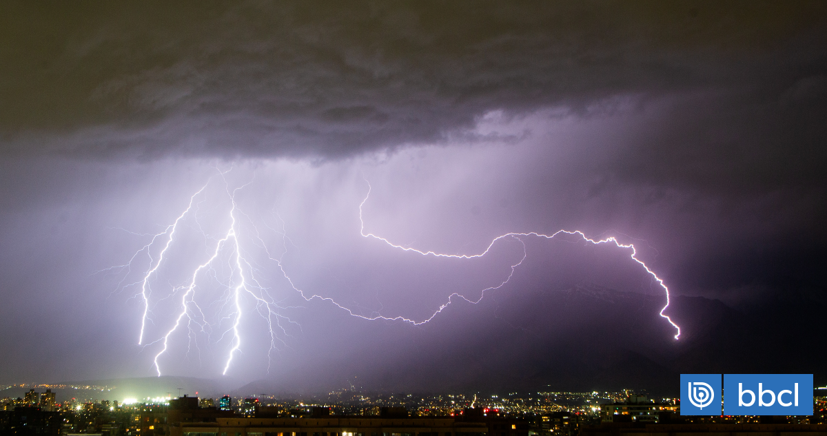 Sigue Alerta Roja para la precordillera de la RM ante pronóstico de tormentas y riesgo de aluviones