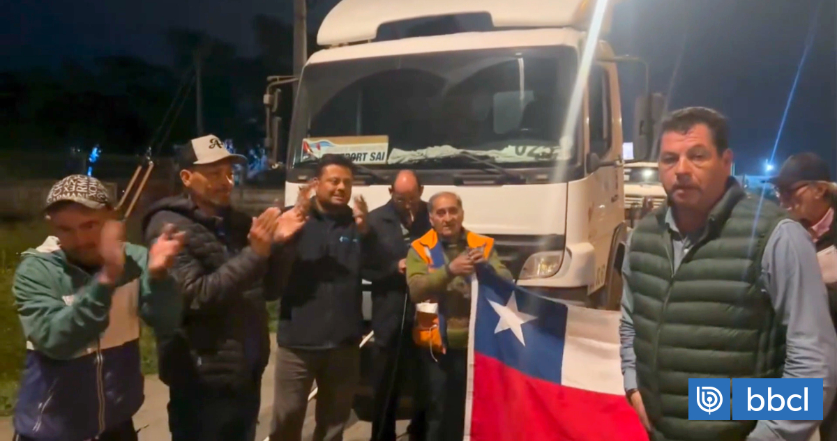 Primer paro de camioneros en el gobierno de Kast se activa en San Antonio con bloqueo indefinido