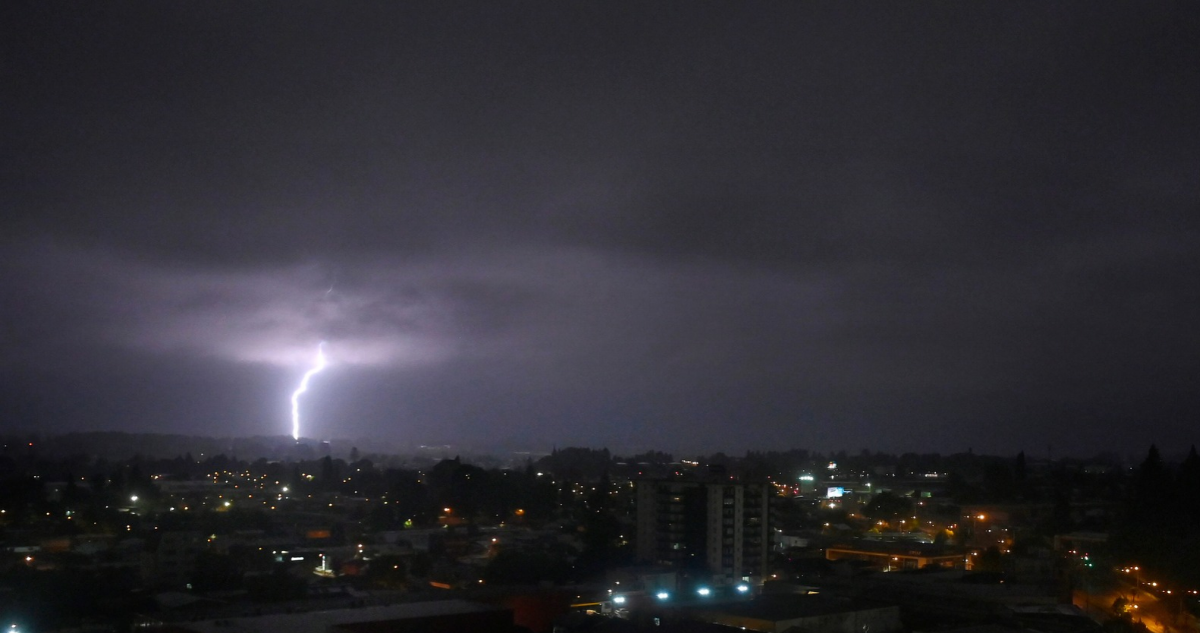Tormentas eléctricas, granizos y vientos podrían afectar a 7 regiones este miércoles, según la DMC