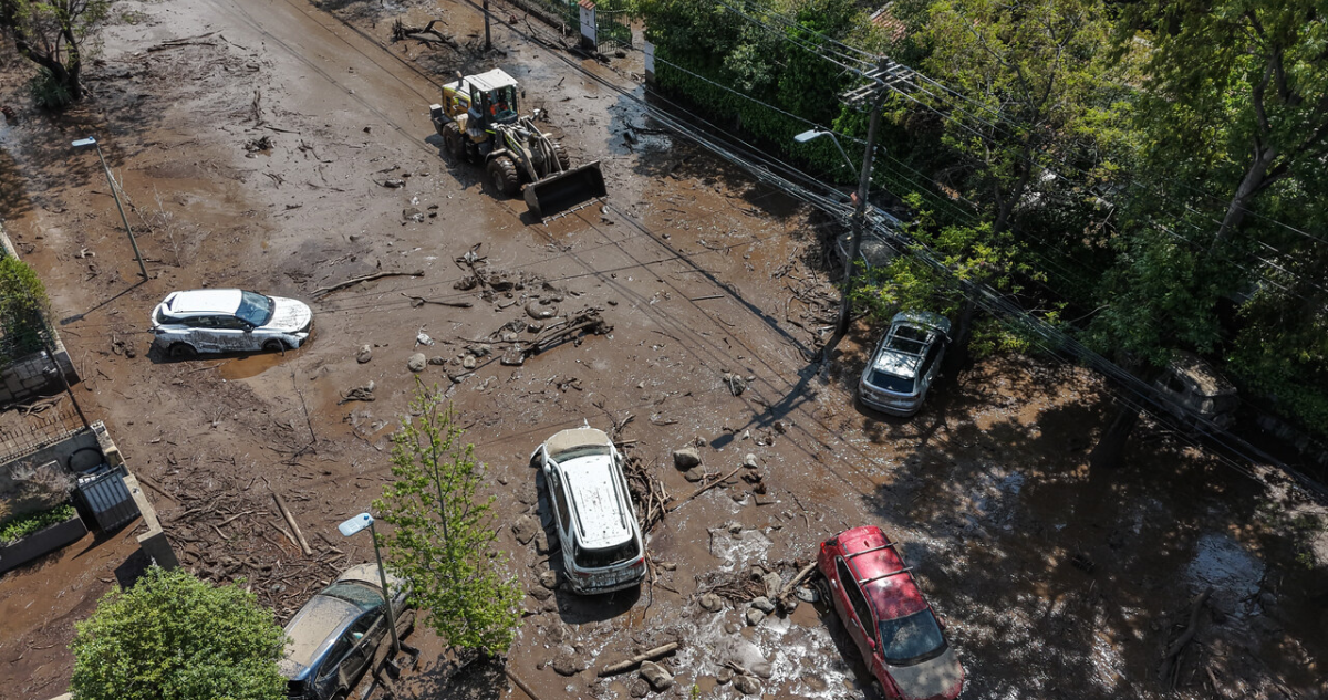 Tras aluvión en Las Condes: prevén hasta 25 mm de lluvia y tormentas eléctricas en la RM