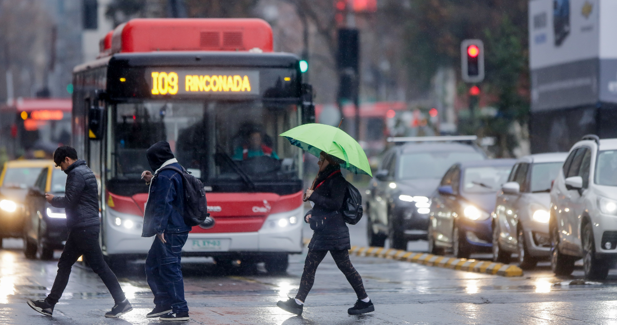 Tras intensa lluvia y tormentas eléctricas: pronostican semana con 4 días de precipitaciones en la RM