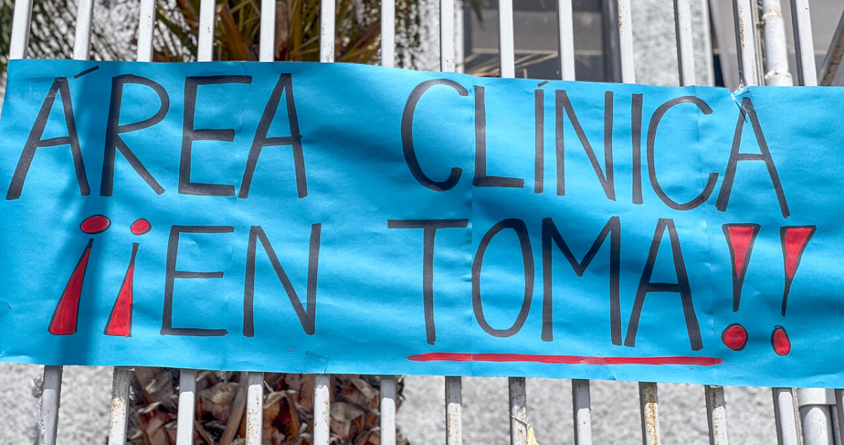 Estudiantes de Medicina de la UNAB en Concepción inician paro indefinido y denuncian graves falencias