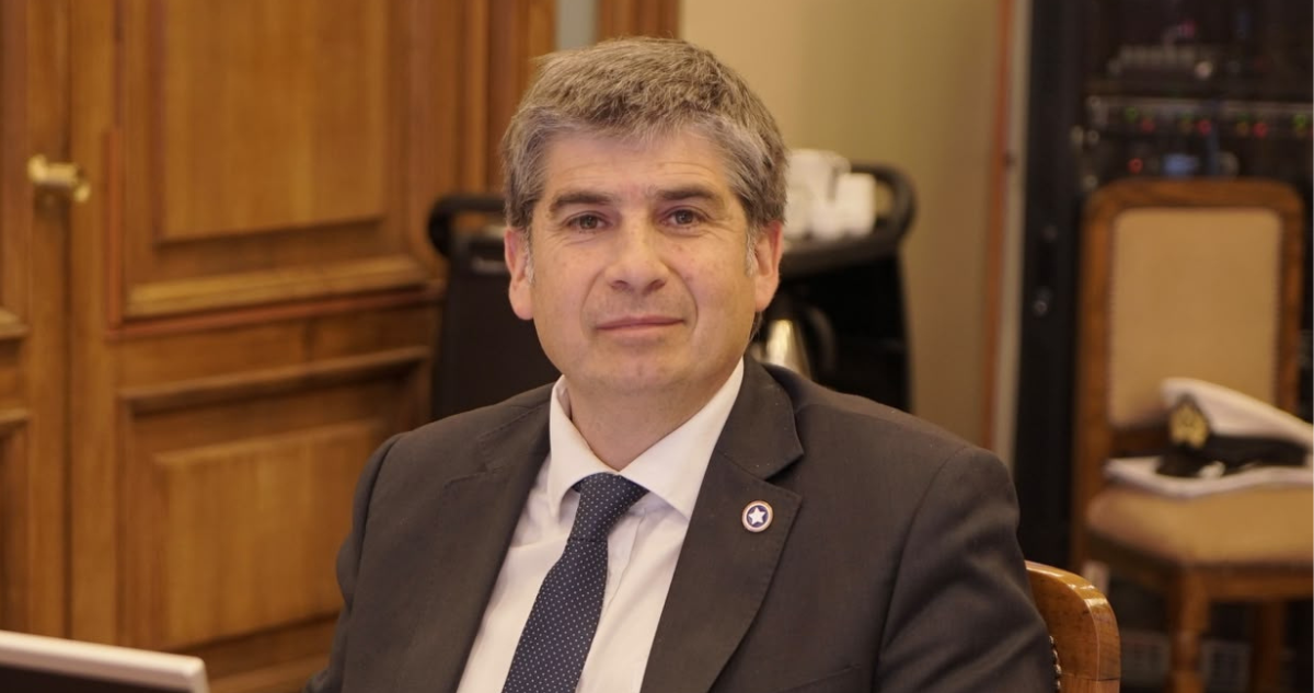 Vergara (REP) propone que farmacias puedan abrir sin químico farmacéutico para ampliar cobertura rural
