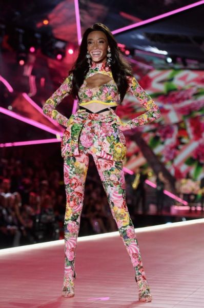 Winnie Harlow rompió estereotipos en desfile de Victoria's Secret: es el  primer 